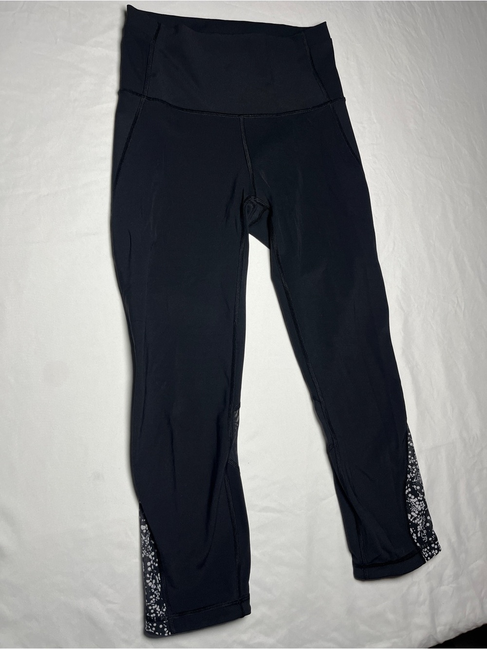Lululemon Tight 22" Black Capri Leggings Mesh Black Logo Gray Stripe Size S‎